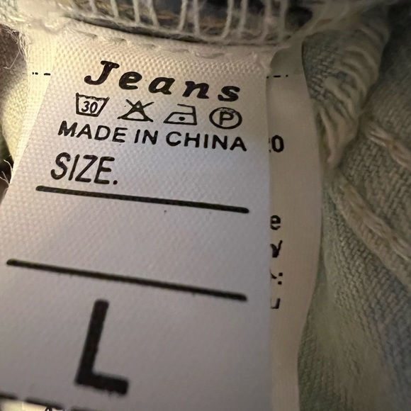 NWOT Ripped light wash cropped Jean jacket - Picture 4 of 11